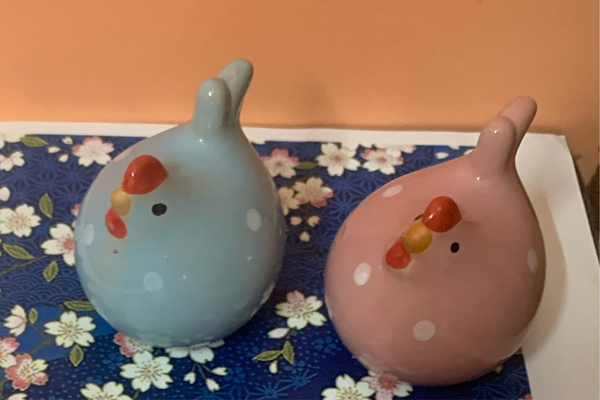 Ceramic hens decor
