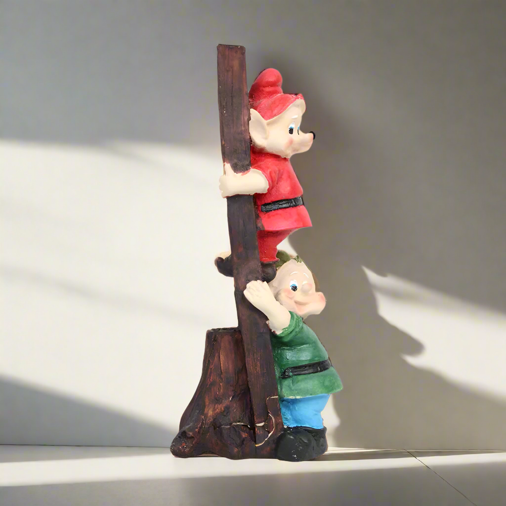 Gnome Twins on the Ladder