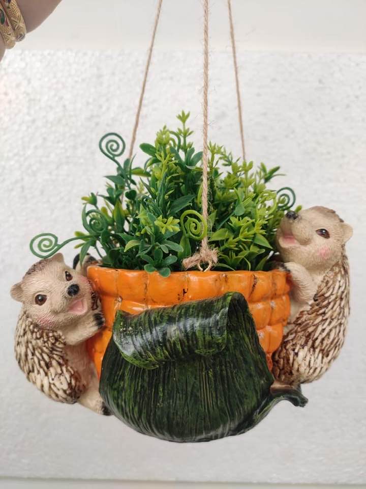 Hedgehoge Twins on corn