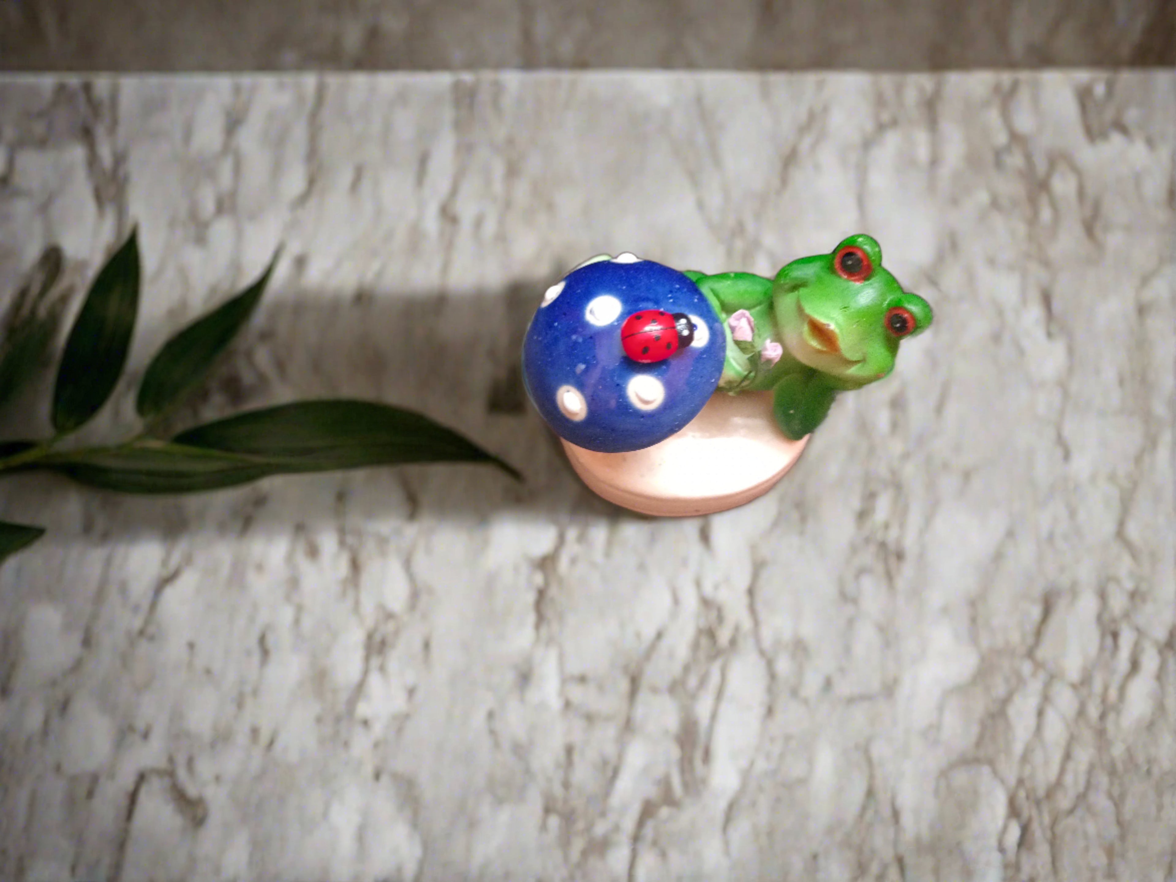 Mini frogs (set of 2)