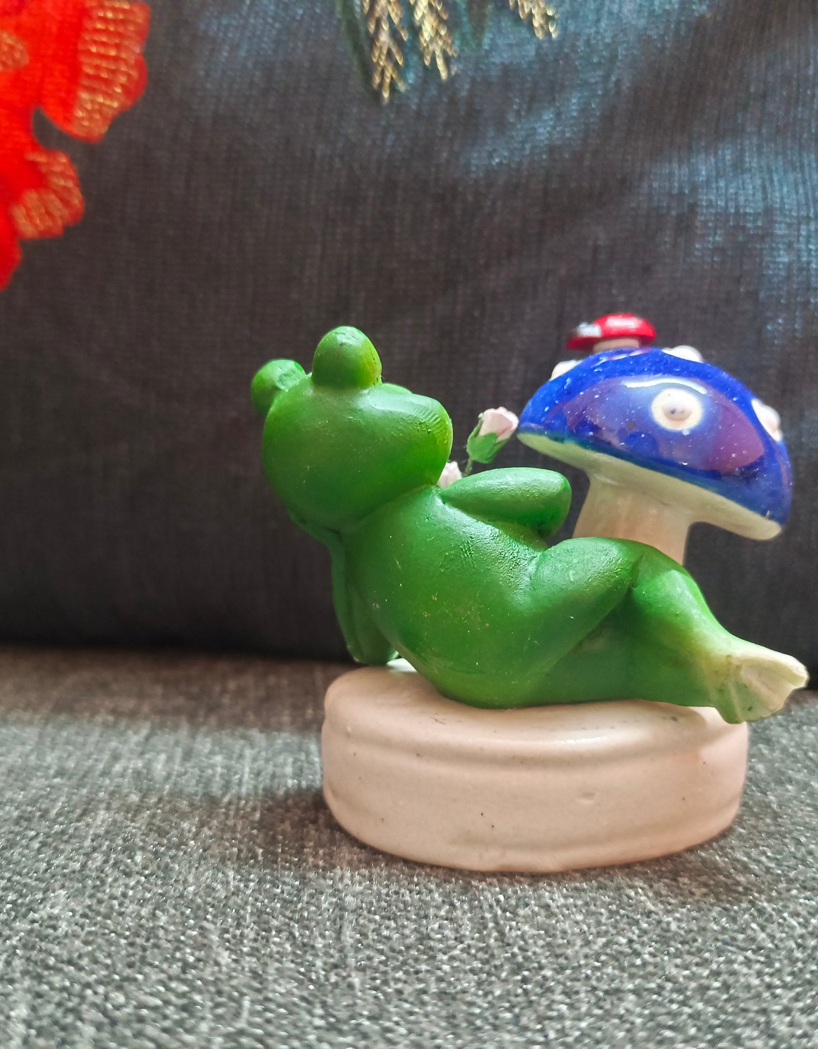 Mini frogs (set of 2)