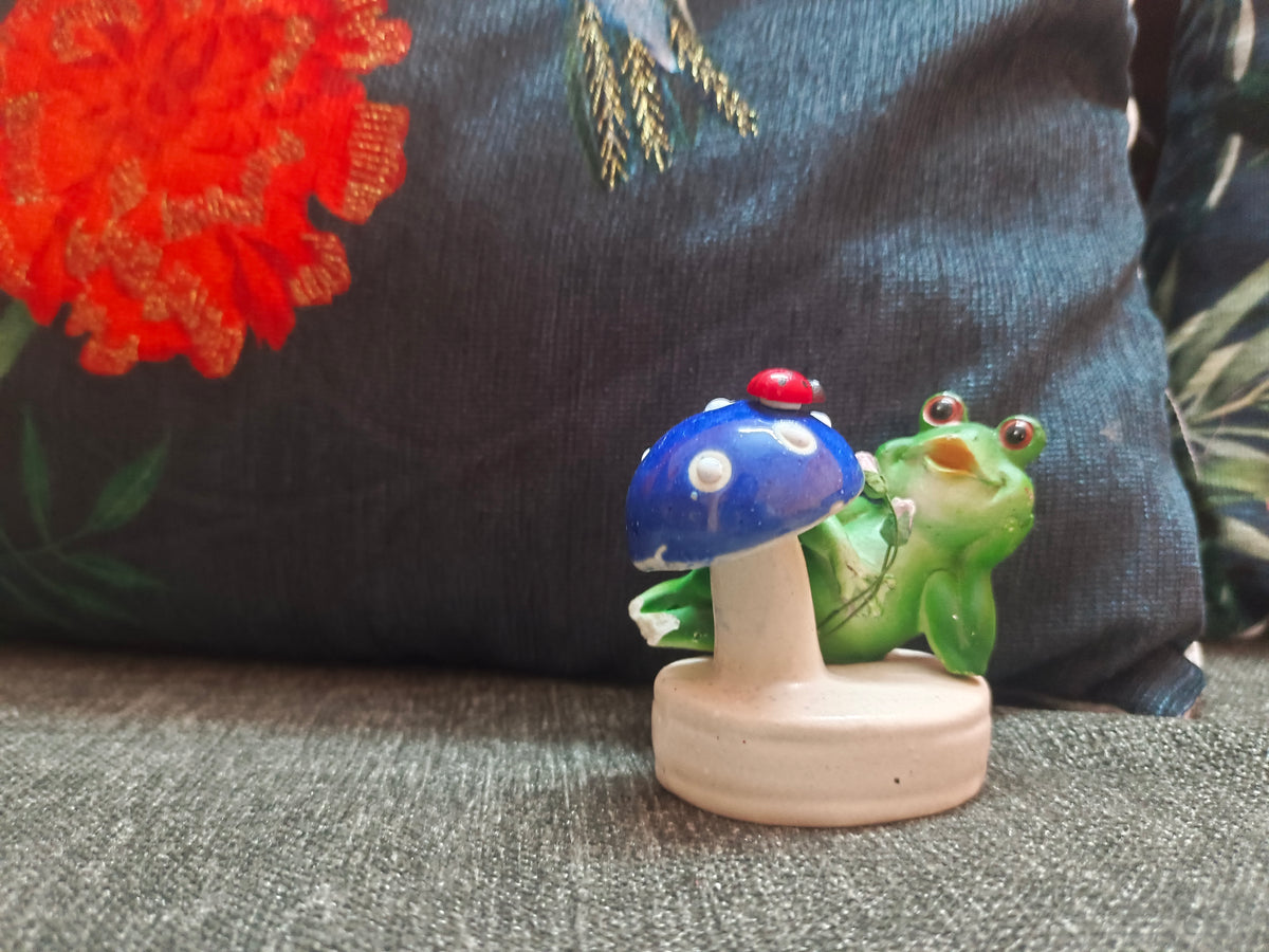 Mini frogs (set of 2)