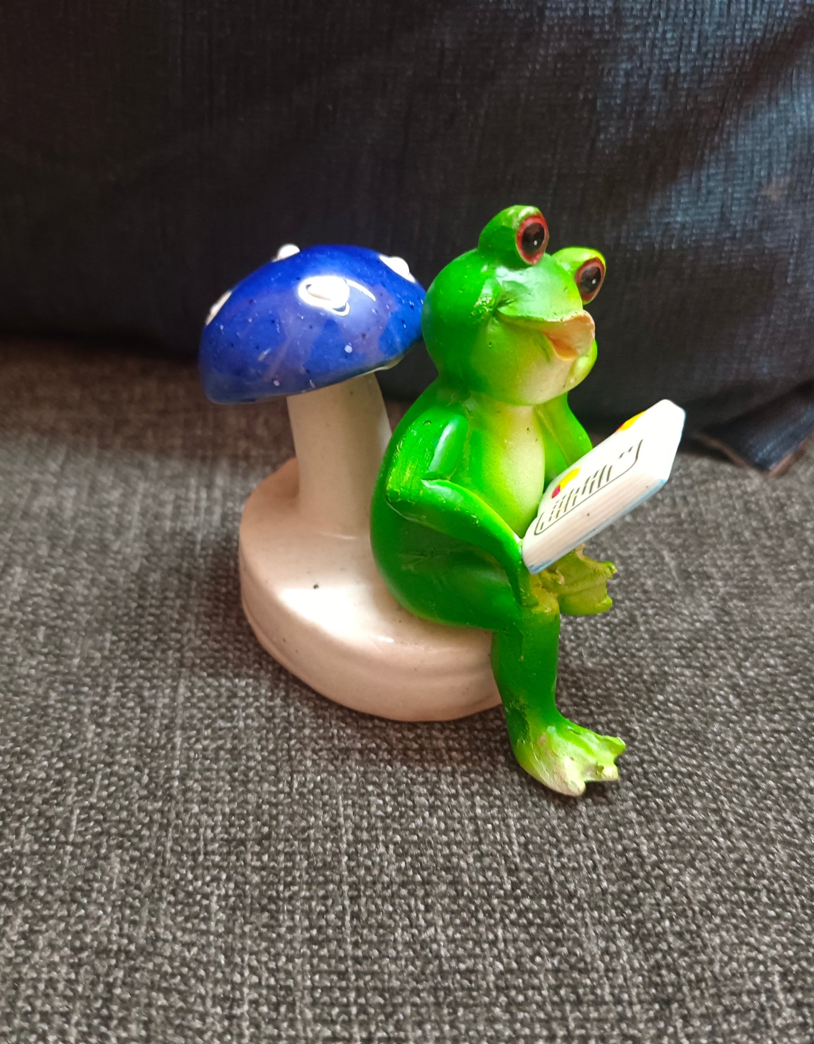 Mini frogs (set of 2)