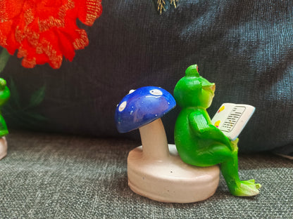 Mini frogs (set of 2)
