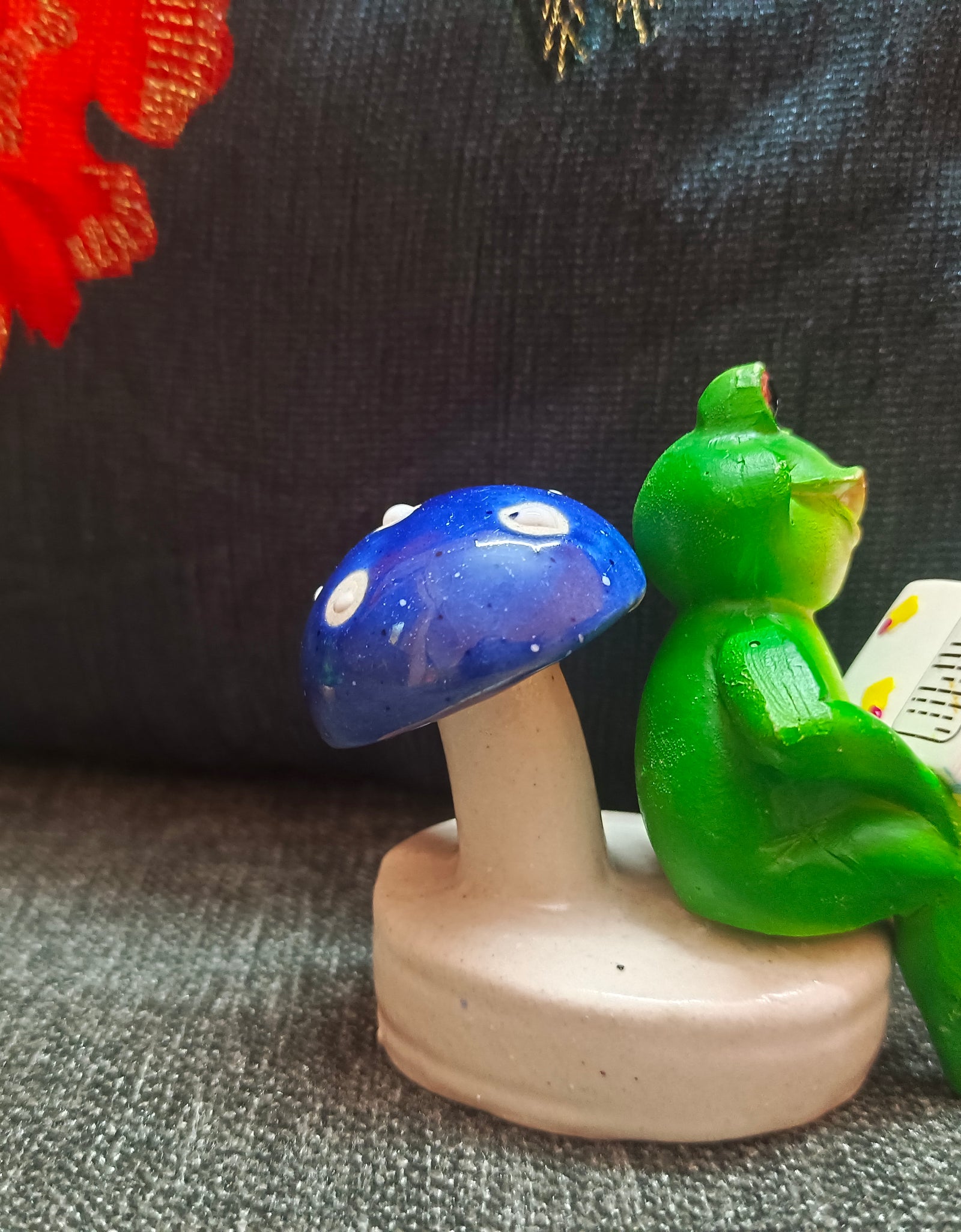 Mini frogs (set of 2)