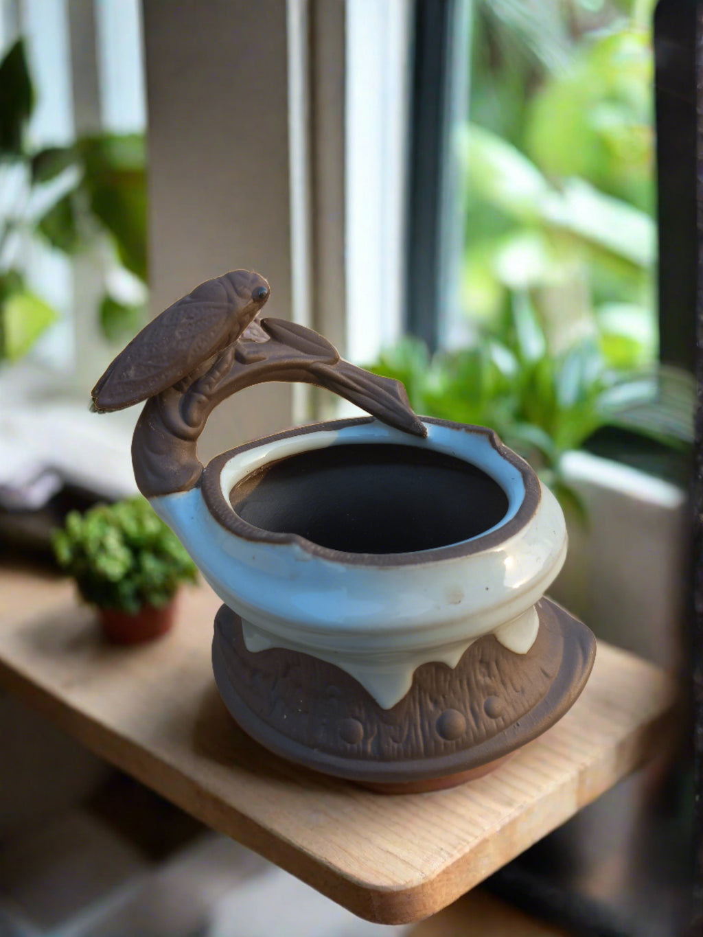 Dragonfly on pot