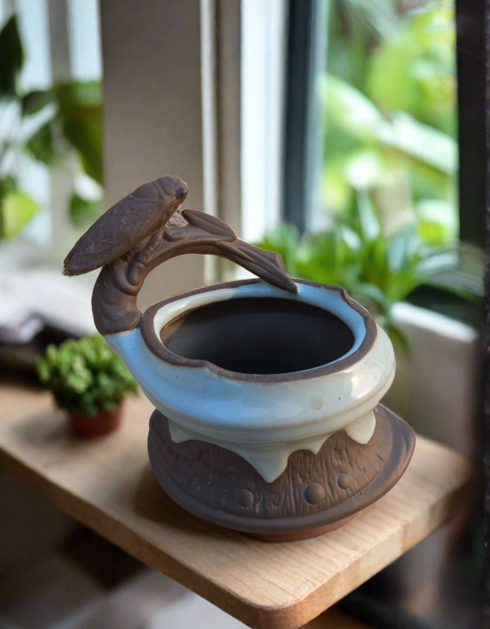Dragonfly on pot