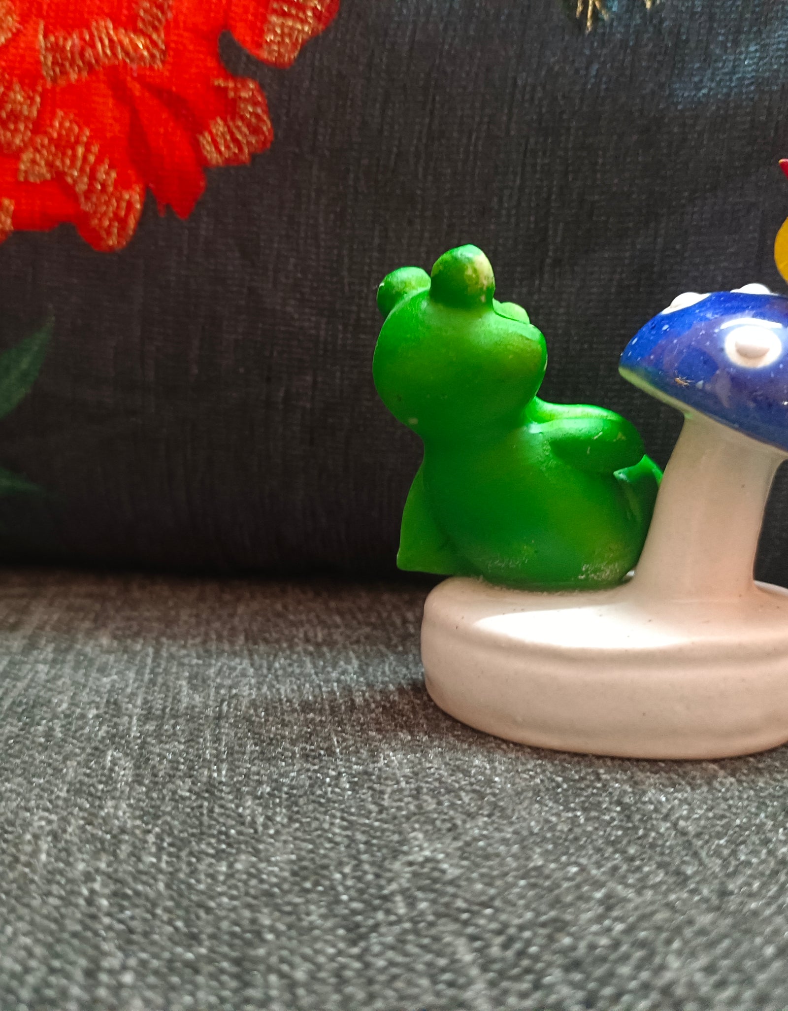 Mini frogs (set of 2)