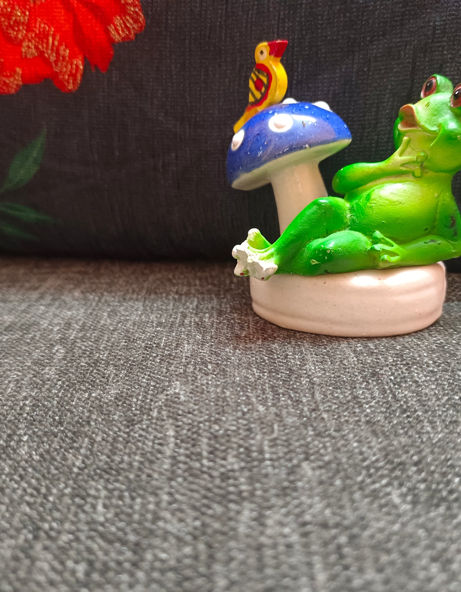 Mini frogs (set of 2)
