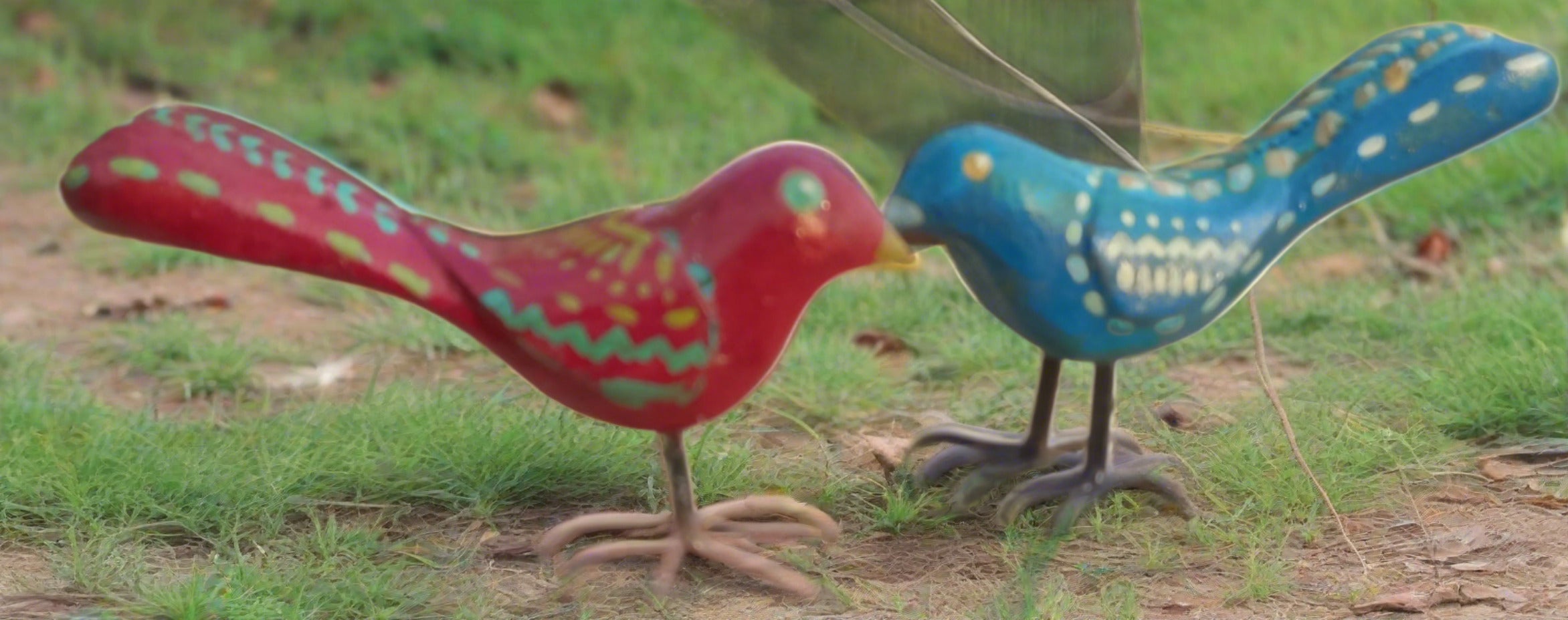 Wooden Chirping birds with iron legs are excellent gifting options for garden lovers. Place them randomly on your plants to replicate more closely to nature. 