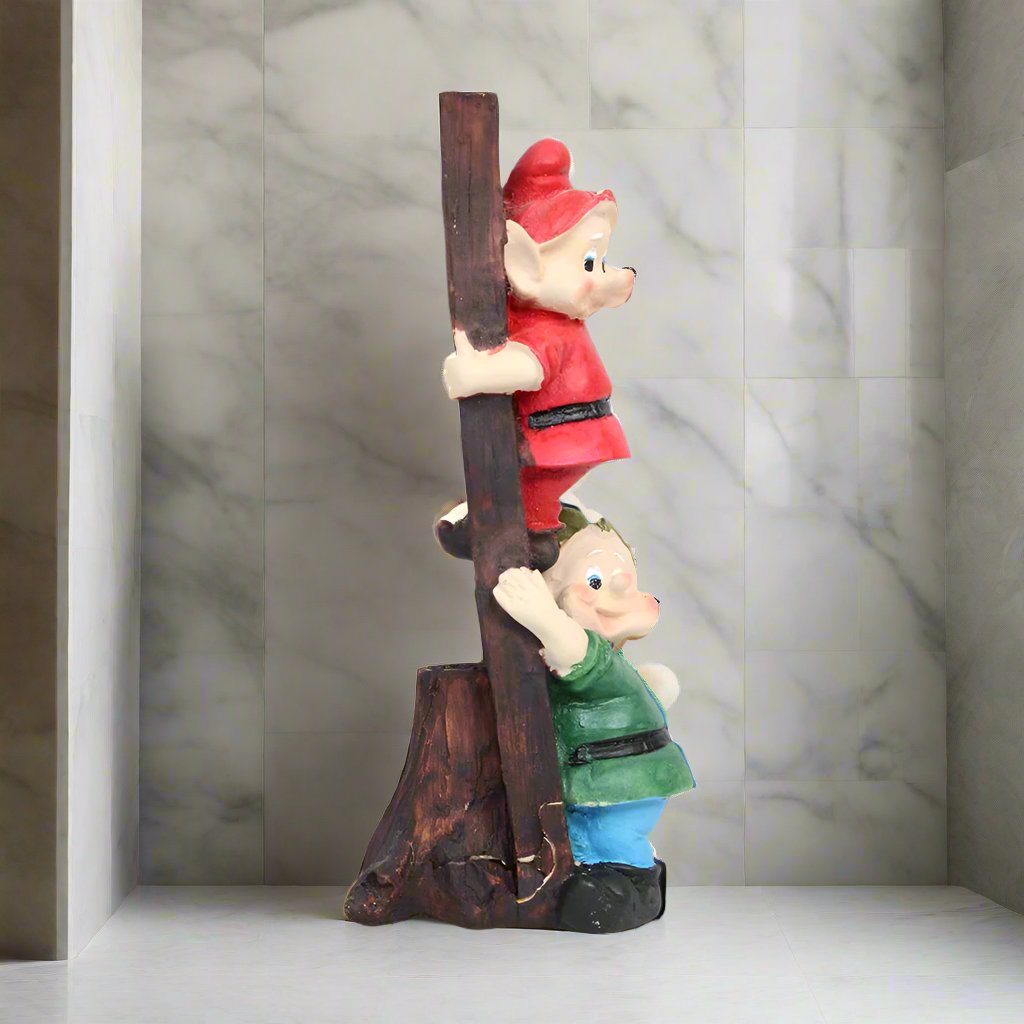 Gnome Twins on the Ladder