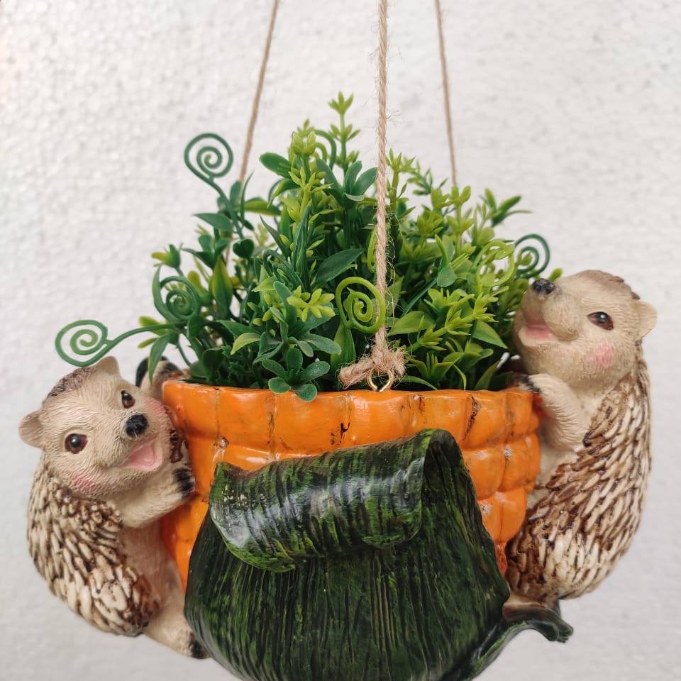 Hedgehoge Twins on corn