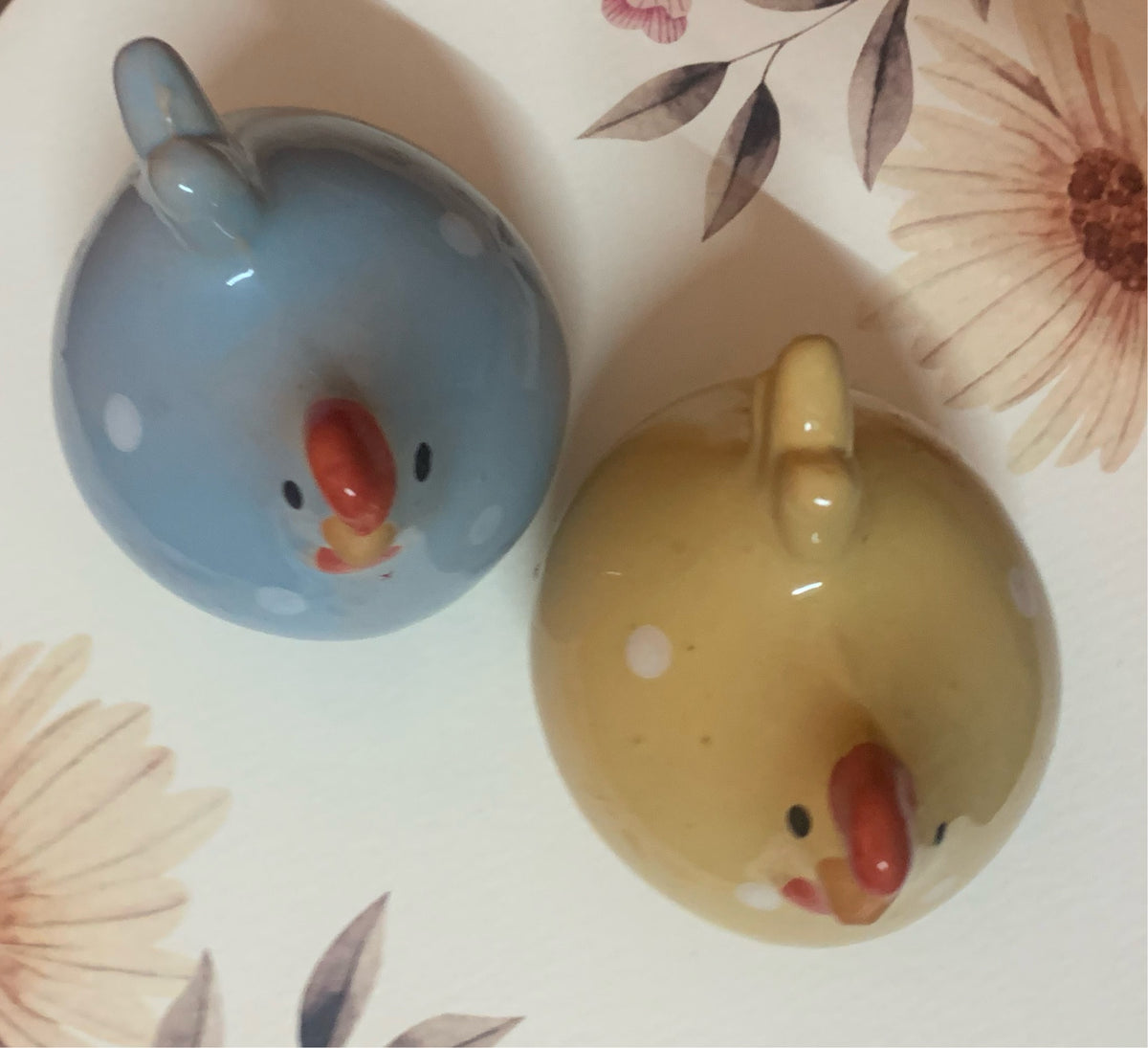Ceramic hens decor