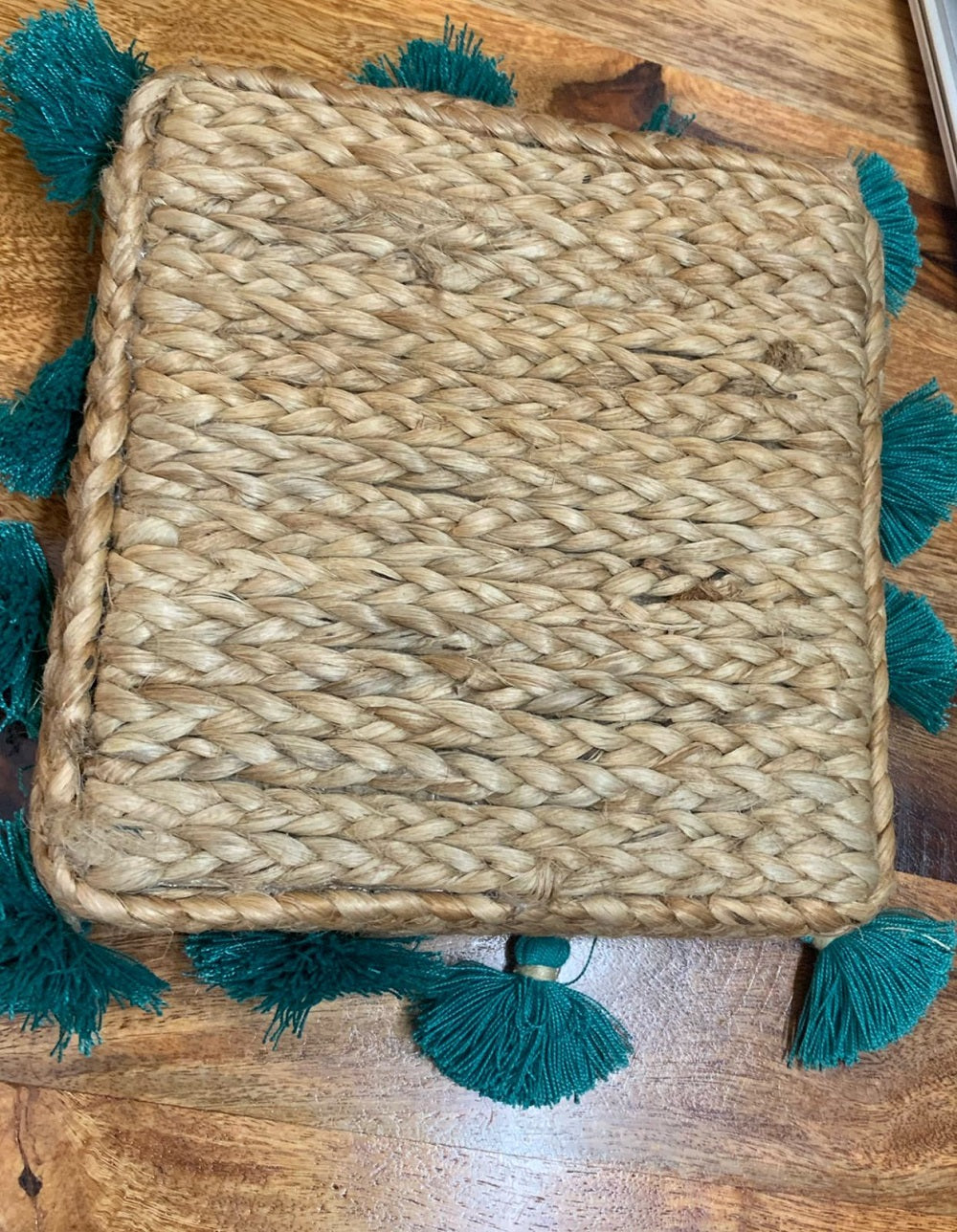 Tissue holder in Jute with Tassels